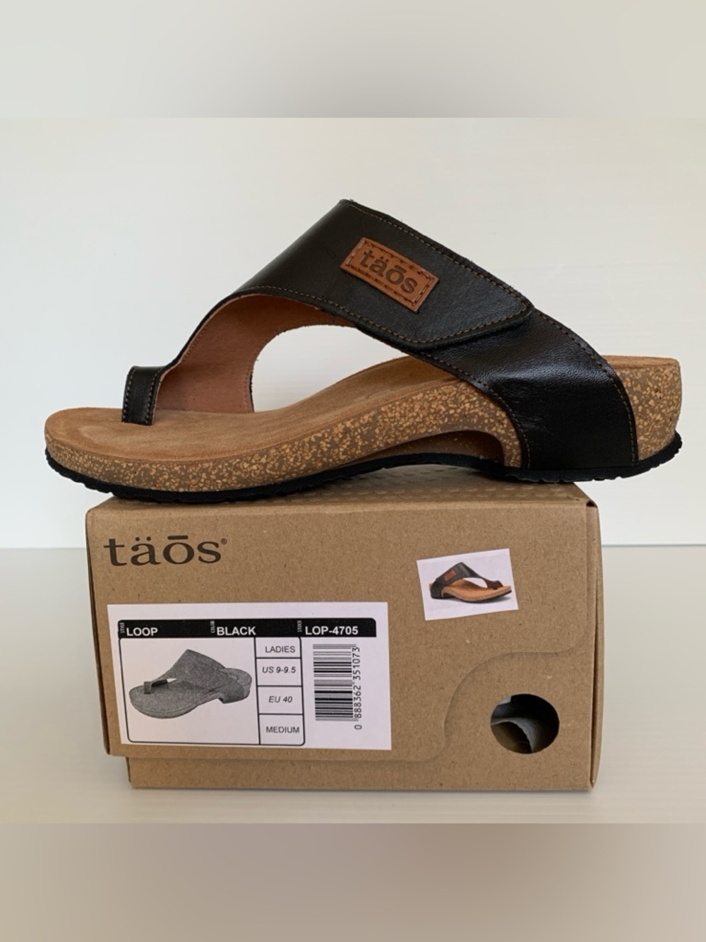 Taos Footwear Ladies Sz 9-9.5 Black Leather Toe-Loop Sandals w/Suede footbed
